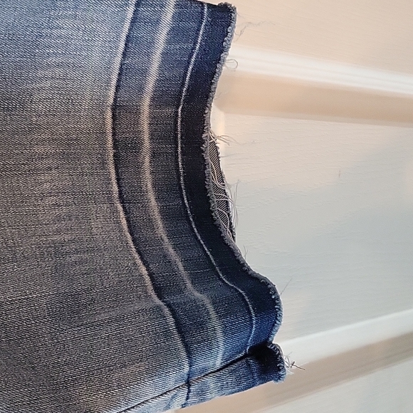 Ellos Cropped Frayed hem stretchy jeans - Picture 2 of 7